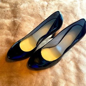 EUC NINE WEST BLACK PATENT LEATHER HEELS. SIZE 7M
